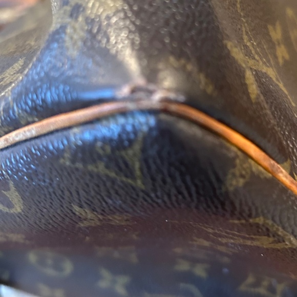 Louis Vuitton Purse - Picture 7 of 9